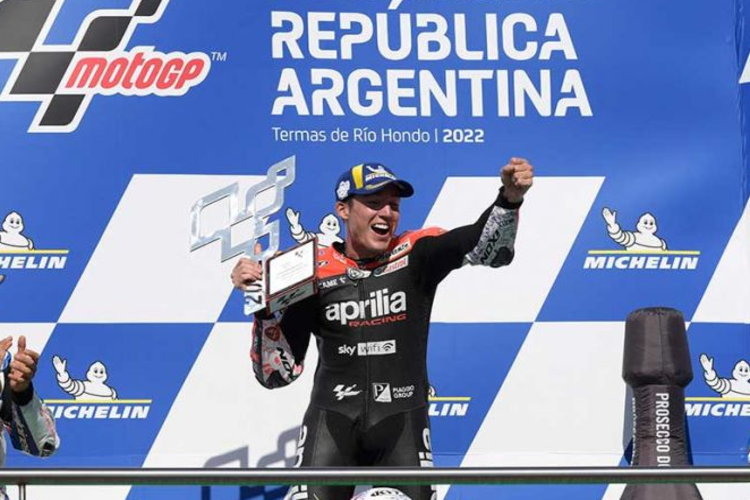 Espargaro น้ำตาซึม คว้าแชมป์ MotoGP ครั้งแรกในความพยายามครั้งที่ 200